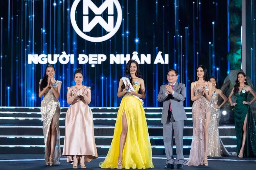 The organising board also presents other auxiliary awards, including Miss Humanity, Miss Communications, Miss Ao Dai, Miss Sports, Miss Talent, Miss Fashion, and Miss Beach. (Photo: VNA)