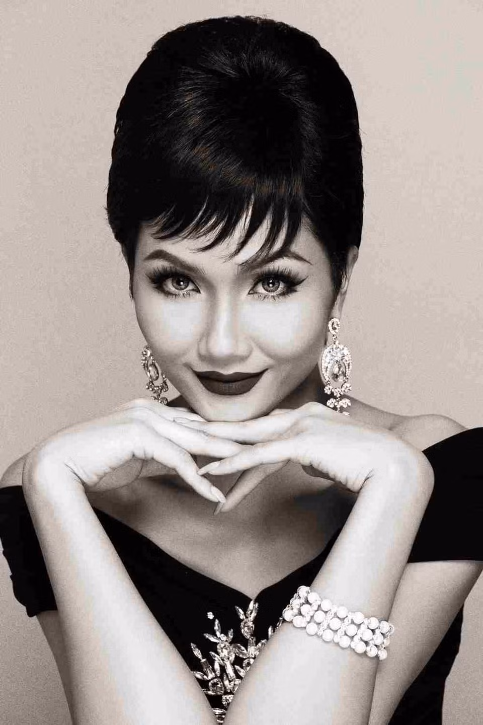 H’Hen is the first contestant from Vietnam to be proclaimed Missosology’s Timeless Beauty (Photo: VNA)