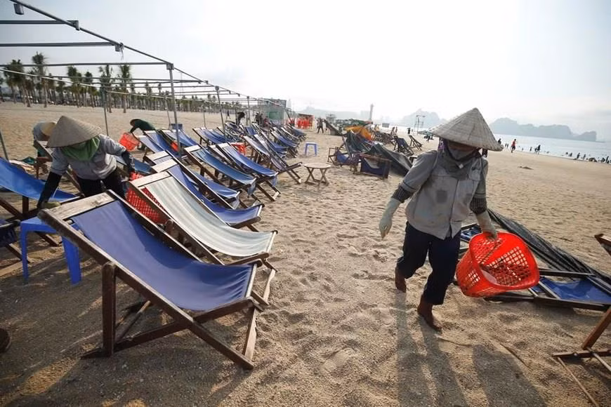 Right from the wharf, tourists will be recommended not to use disposable plastic products (Photo: VNA)
