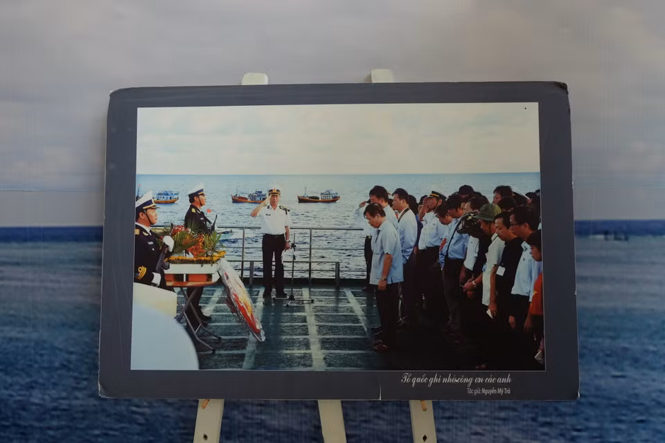 Through items, documents and photos, visitors can get a better understanding of the island soldiers’ hardship (Photo: VNA)