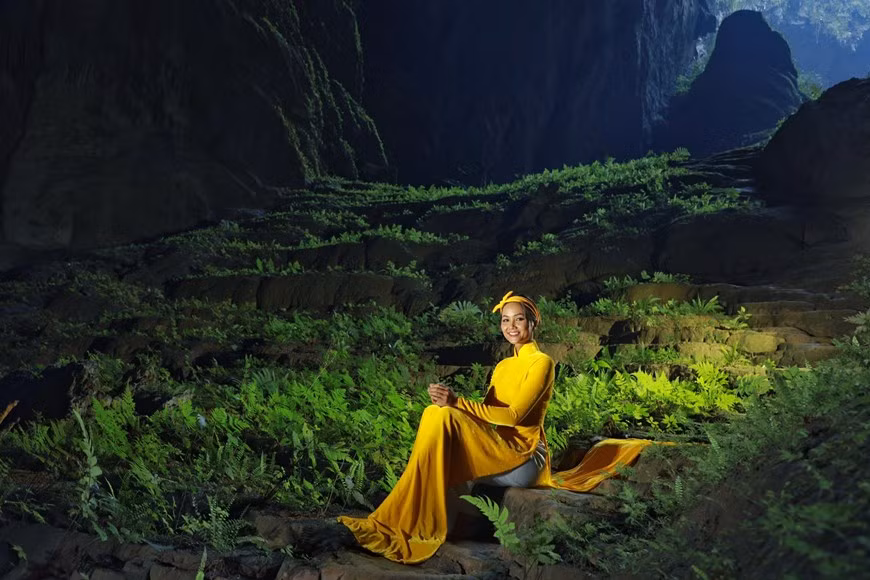 After passing through the beautiful steps of the 'Garden of Eden', H’Hen thinks of making a photo shoot in her favourite 'ao dai'. She says being a Vietnamese girl in a traditional 'ao dai' in the 'Garden of Eden' is an unforgettable memory. H’Hen Nie has been named an ambassador for the 7th Buon Ma Thuot coffee festival which will take place in March. H’Hen Nie said she will do her best to promote the image of Dak Lak province: ‘As an ambassador for this event, I hope to introduce the image of the friendly and hospitable Dak Lak people and welcome more visitors to our province. The festival is an opportunity to promote the coffee and other agricultural products and tourism of Dak Lak province.’(Photo: Hai An/Vietnamplus)