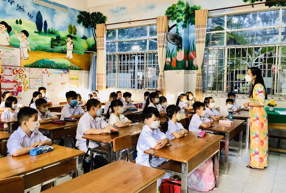 Pupils of Ngo Quyen primary school in Can Tho city attend class after a long time of online learning due to COVID-19. (Photo: VNA) 