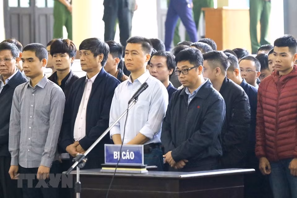 The 92 defendants face the charges of using the internet to appropriate assets, organising gambling, gambling, illegally trading invoices, laundering money, and abusing positions and power while performing duties (Photo: VNA)