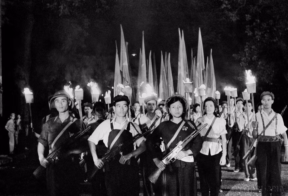 In the spring of 1948, the country was struggling as it waged its resistance war against the French. To encourage the entire nation to contribute to the war, President Ho Chi Minh made an appeal for patriotic work emulation on June 11, 1948. (Photo: VNA)