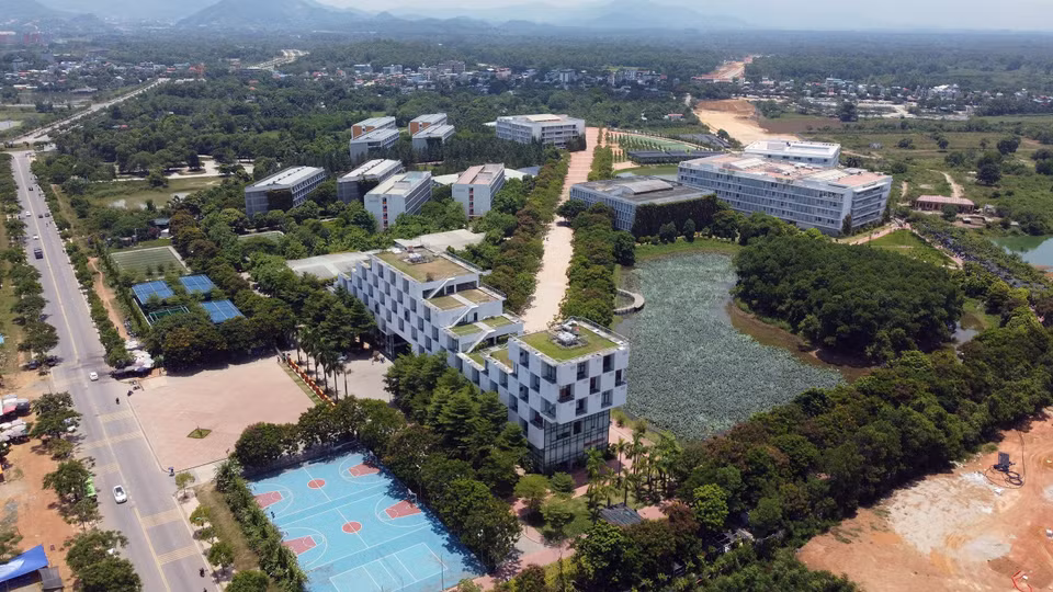 The Hoa Lac campus of FPT University educates more than 3,000 students and features spacious modern facilities and a top-class educational and training environment. (Photo: VNA)