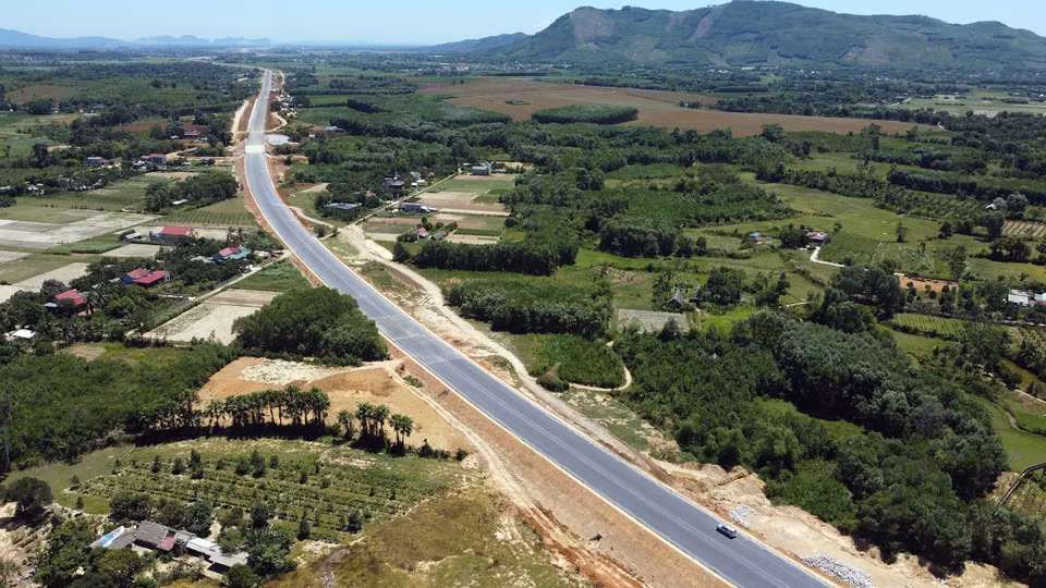 The highway is 50 km long, passing through the central provinces of Thanh Hoa and Nghe An, expected to open to traffic on September 2. (Photo: VNA)