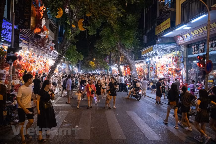 Hang Ma Street is the busiest and earliest place to celebrate the Mid-Autumn Festival in Hanoi. (Photo: Vietnamplus)