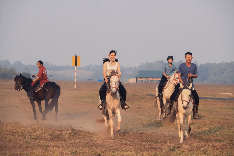 The club has 30 horses of different breeds, most of which are imported from Europe. (Photo: VNP/VNA)