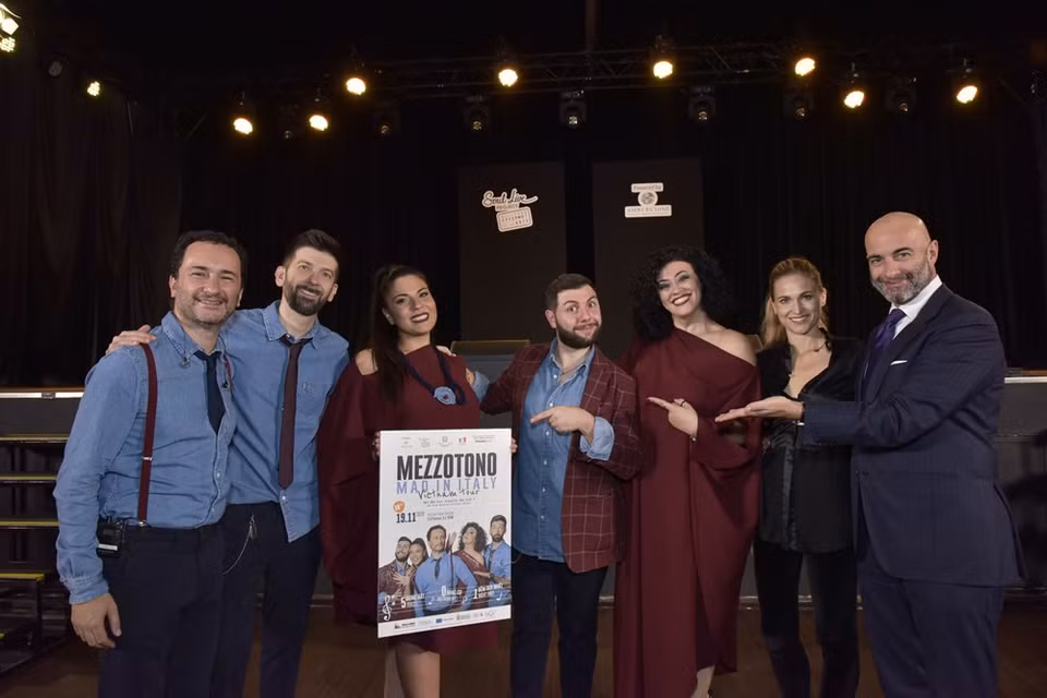 Mezzotono, the world-famous band with exciting acapella performances performs in a concert at the Soul Live Project Complex in HCMC on November 19 (Photo: Vietnam+)