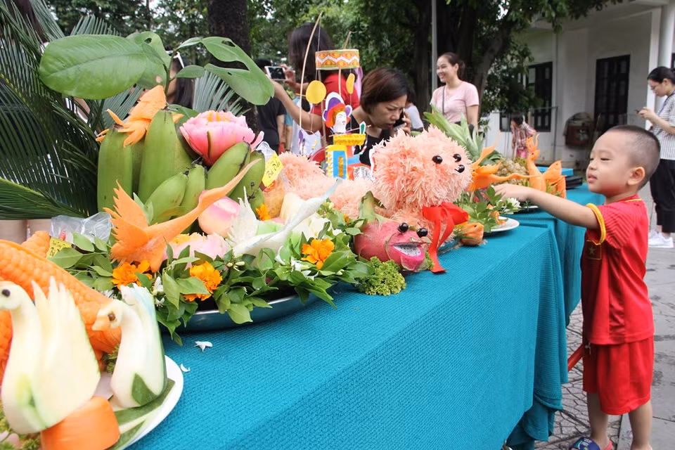 Visitors also have a chance immerse themselves in the Mid-Autumn festival atmosphere (Photo: Vietnam+)