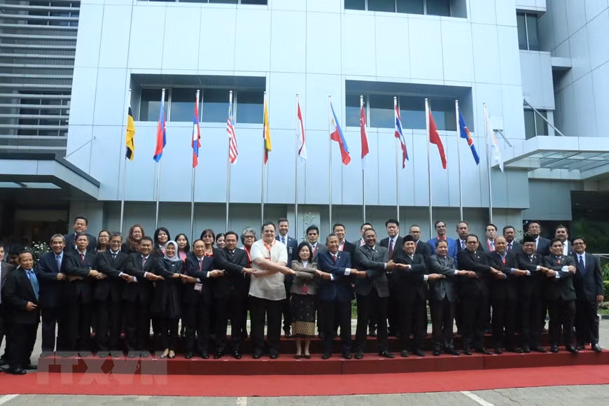 Representatives of ASEAN countries participate in the opening ceremony of the ASEAN Secretariat of Supreme Audit Organizations (ASEANSAI) Office in Jakarta (Indonesia), April 2, 2018 (Photo: VNA)