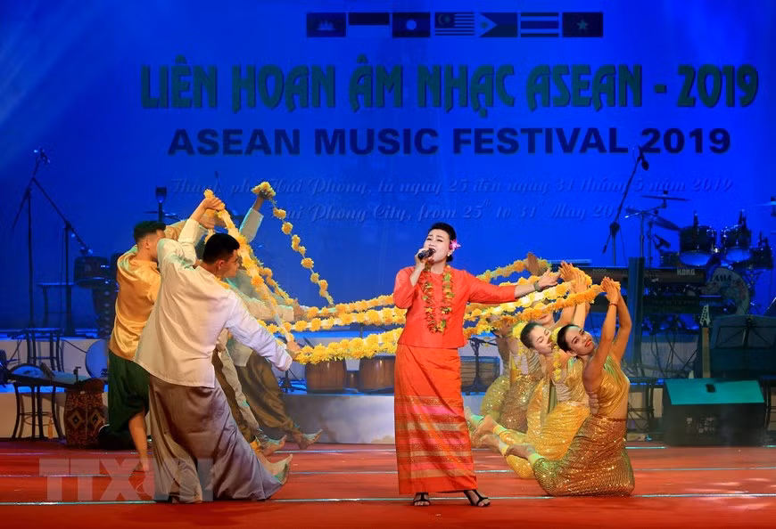 Arts performance at the opening ceremony of the ASEAN Music Festival 2019 in Hai Phong, May 25, 2019 (Photo: VNA)