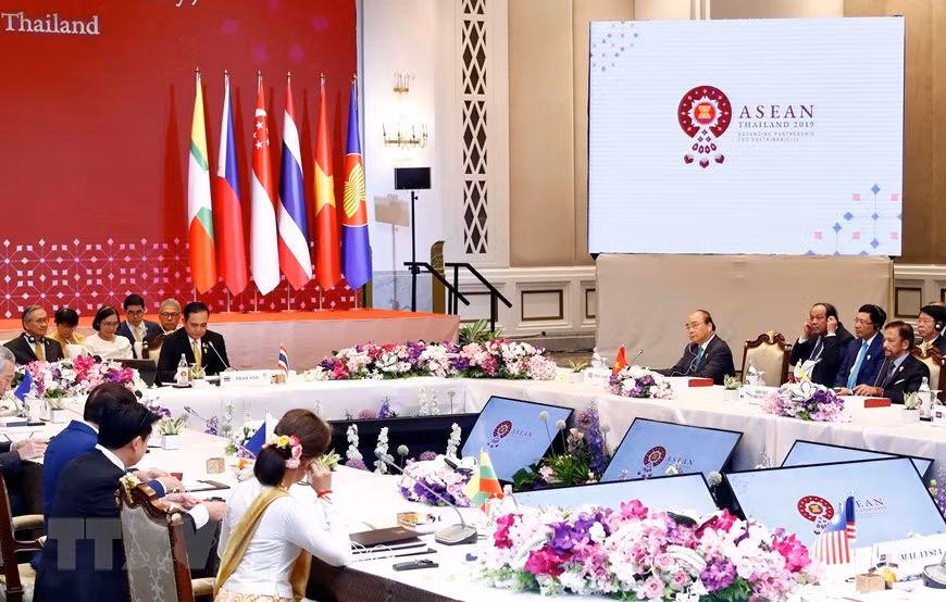 Prime Minister Nguyen Xuan Phuc attends the plenary session of the 34th ASEAN Summit in Bangkok (Thailand), June 22, 2019 (Photo: VNA)