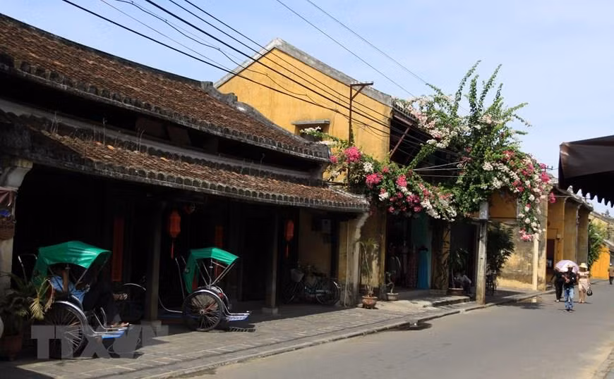 In the ancient town of Hoi An, both space and time are deposited in ancient wooden houses. (Photo: VNA)