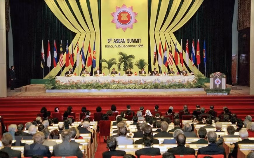 Opening ceremony of the 6th ASEAN Summit in Hanoi, December 15, 1998 (Photo: VNA)