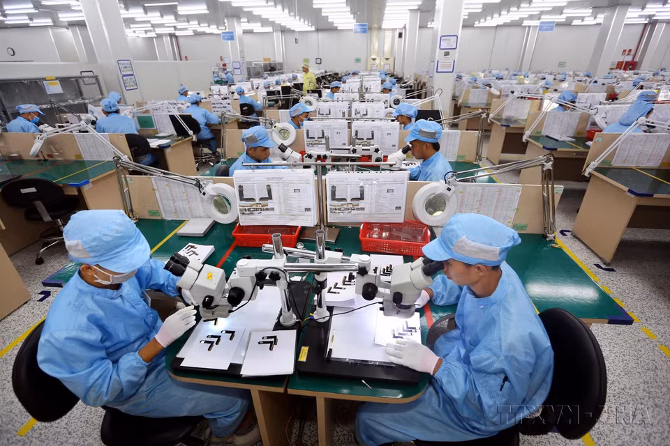 A production line at the Young Poong Electronics VINA Co., Ltd. at the Binh Xuyen II Industrial Park in the northern province of Vinh Phuc. (Photo: VNA)