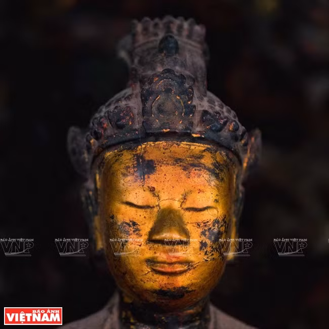 A photo of a Buddha statue in the book.