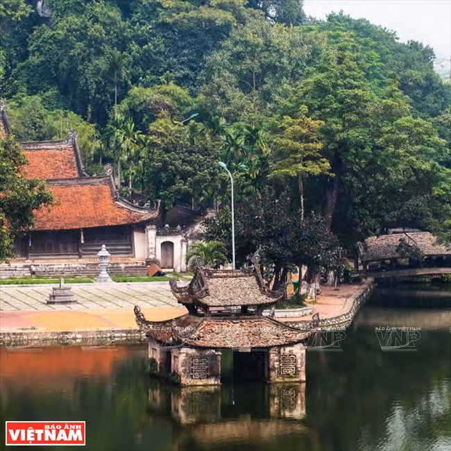 The photo book comprises five chapters, depicting 31 well-known pagodas nationwide. It was published with the aim of helping the public realise that pagodas and temples are part of the national cultural heritage.