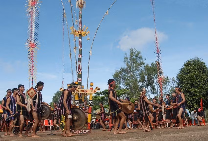 Gong performance in celebration of new harvest of Jrai ethnic people (Photo: VNA)