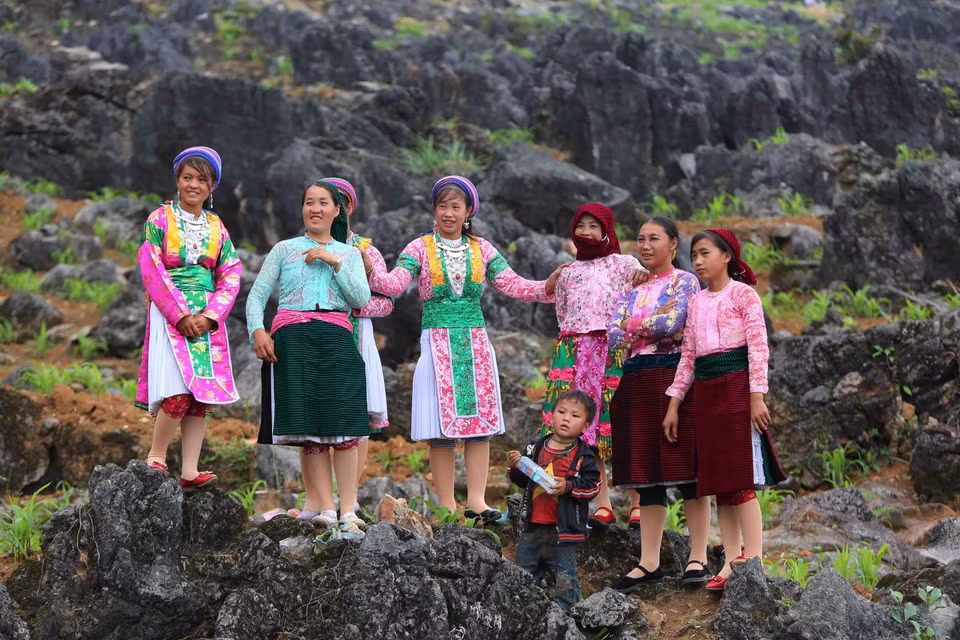 On the day the market opens, local ethnic women and men put on their best traditional costumes and go to the market where they are free to meet their former lovers in public (Photo: VNA) 