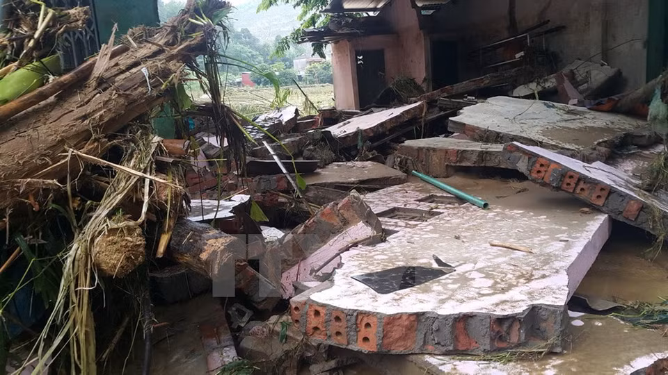 The flood collapsed many houses (Source: VNA)