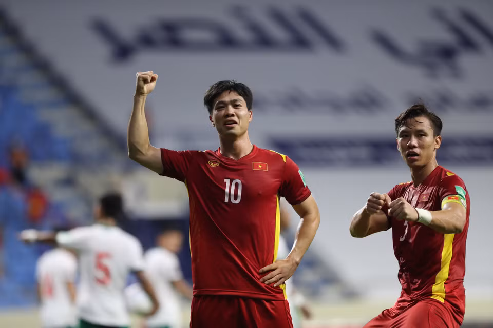 Nguyen Cong Phuong celebrates his goal after scoring the third one for the team at the 67th minute of the match. (Photo: VNA)