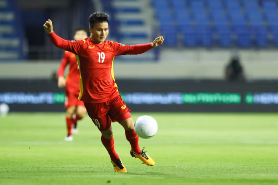 Quang Hai skillfully controls the ball (Photo: VNA)