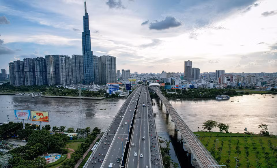 A 7.79-kilometre stretch of the Hanoi Highway in Ho Chi Minh City, from Sai Gon Bridge to the Thu Duc intersection, has been renamed Vo Nguyen Giap Street. (Photo: thanhnien.vn)
