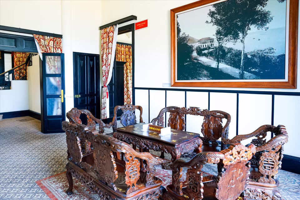 Noble decorations inside the Palace (Photo : VNA/VNP)