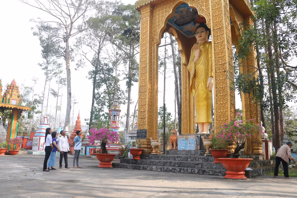 The largest statue of Shakyamuni Buddha in the Shakyamuni Buddha Garden behind Sa Lon Pagoda. (Photo: VNA)