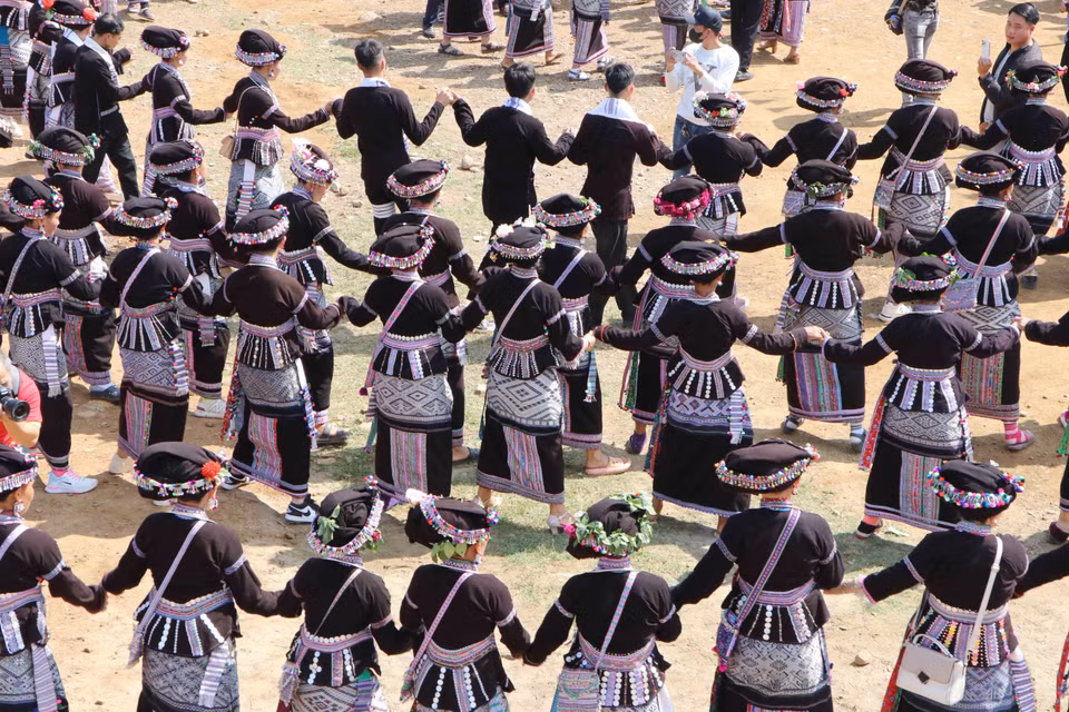 Traditional Lao women’s attire is worn during festivals and in daily life. (Photo: VNA)