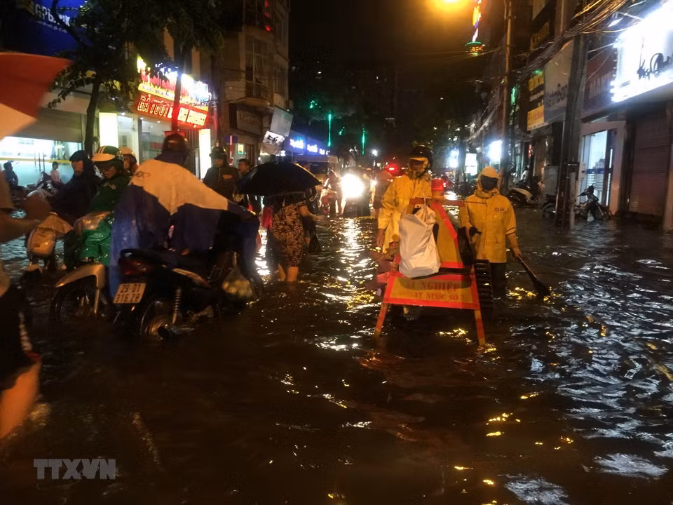 Lac Trung street in Hai Ba Trung district (Source: VNA)