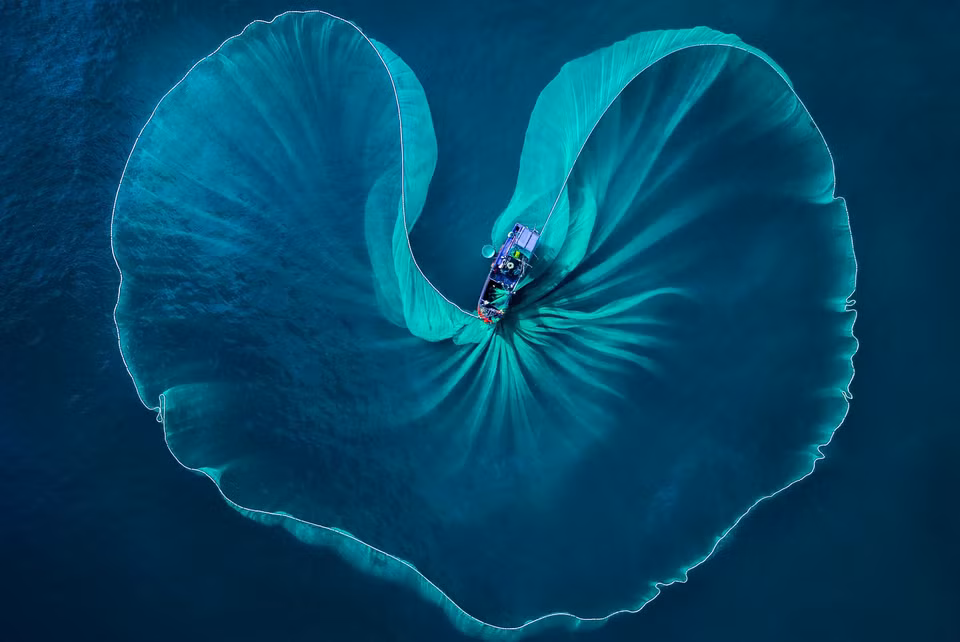 The photo "Heart of the sea” by Nguyen Phuoc Hoai (Photo: organizer)