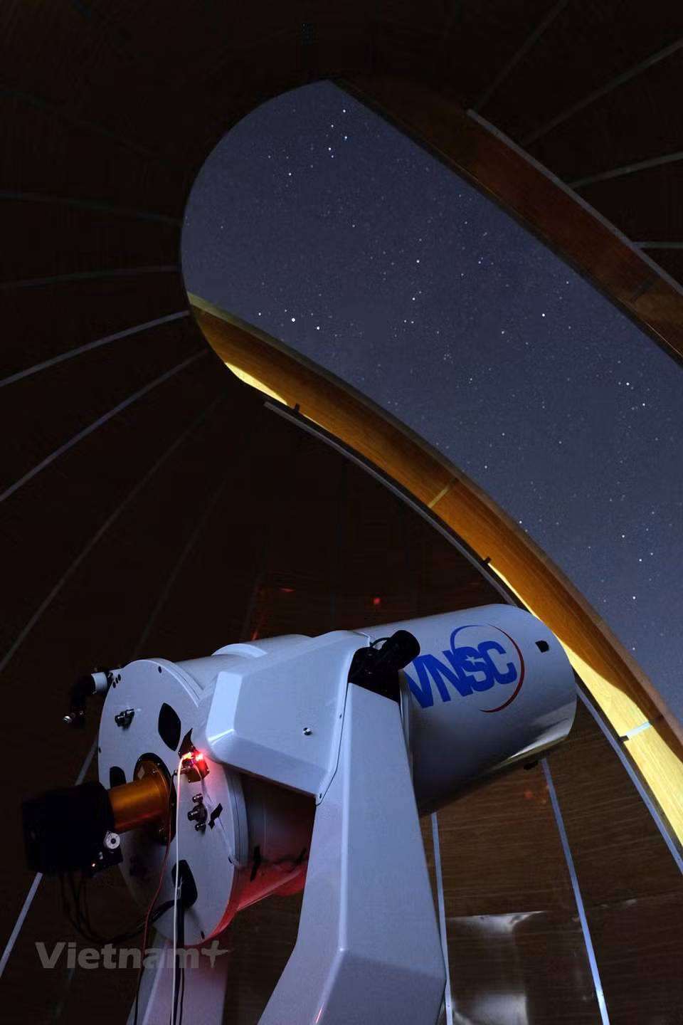 The telescope is equipped with a professional image recorder and a high-quality spectrograph (Photo: VNA)