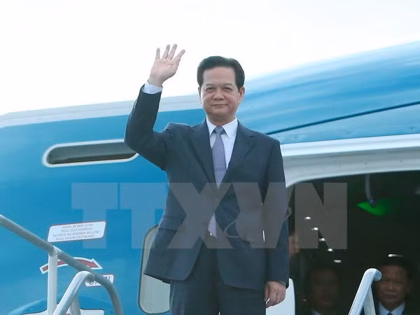 Prime Minister Nguyen Tan Dung arrives at Palm Springs airport, California, the US. (Photo: VNA)