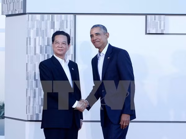 Prime Minister Nguyen Tan Dung is greeted by US President Barack Obama. (Photo: VNA)