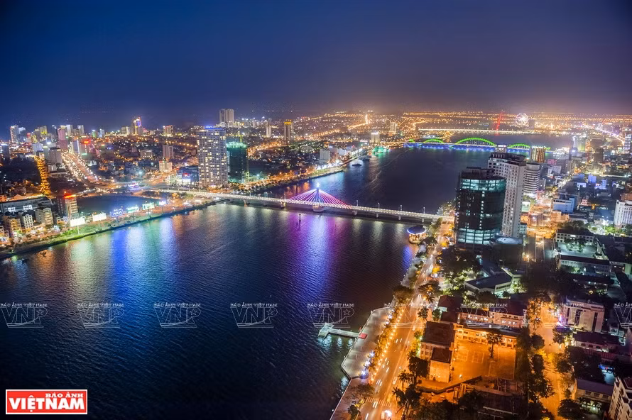 Swing bridge over Han river is the only one of its kind in Vietnam, making it a pride of locals in Da Nang city. (Photo: VNA)