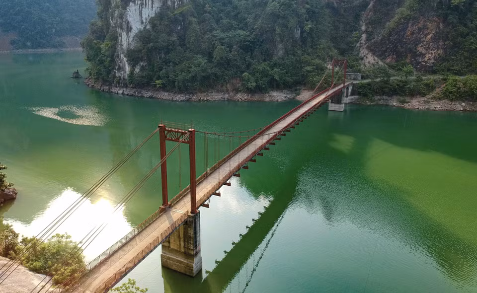 Pa Phong Bridge, crossing the Son La Reservoir. (Photo: VNA)