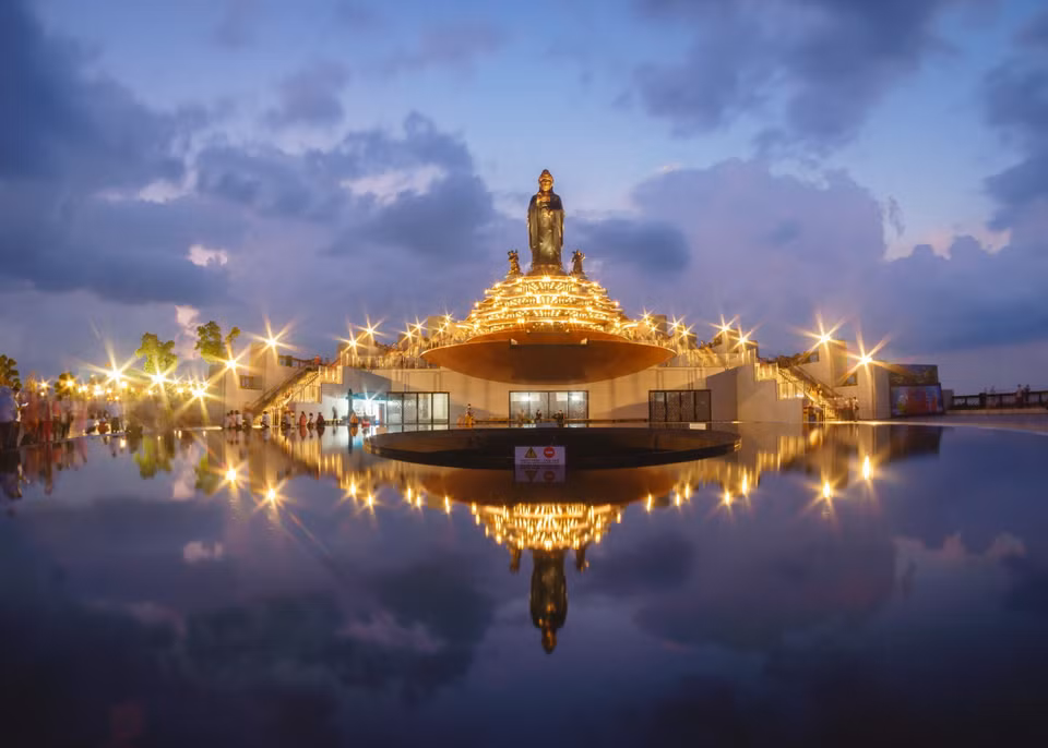 Standing on the mountain top amid the white clouds, Buddha Lady directs her compassionate eyes towards the fertile Tay Ninh plain, giving blessings and peace to the people and the nation. (Photo: VNA)