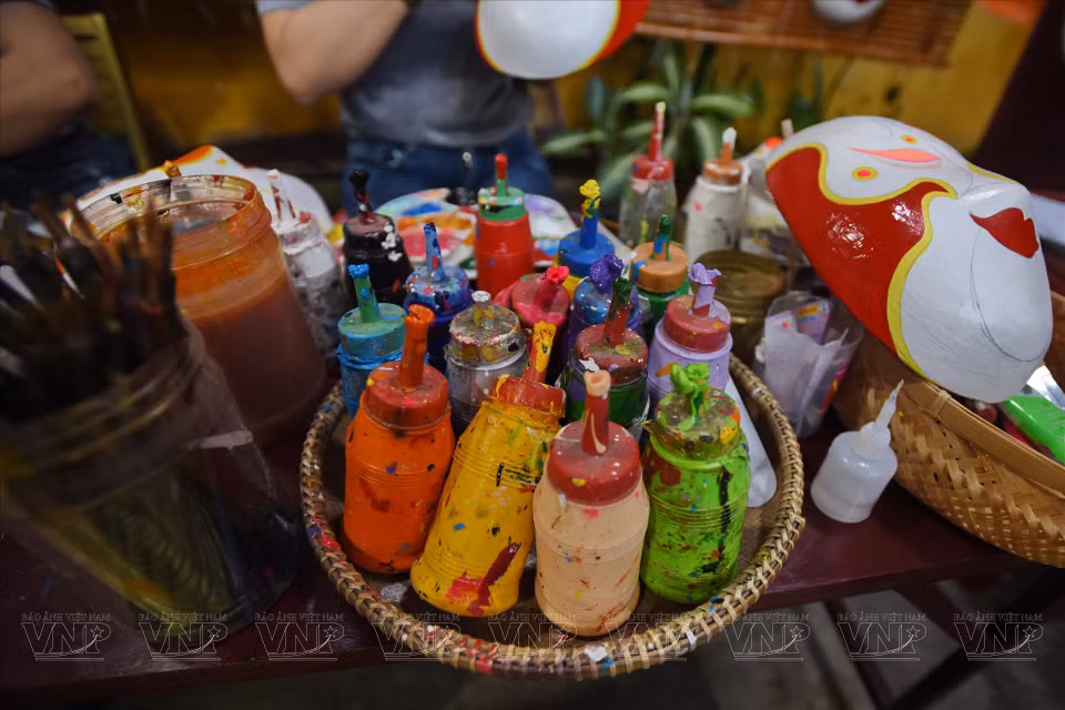 The main colours in the art of mask painting. (Photo: VNP/VNA)