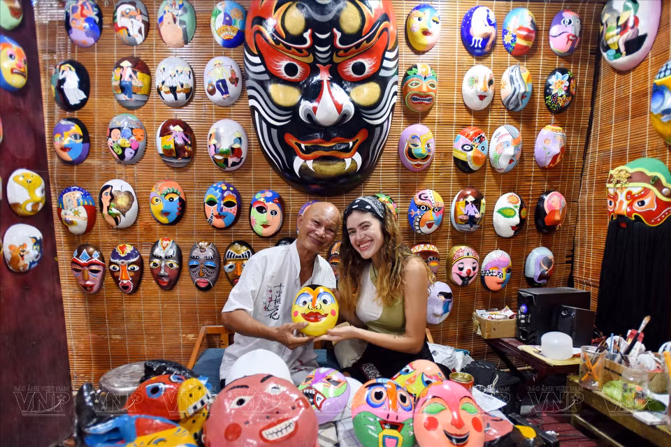The masks feature various themes, each telling a unique story. (Photo: VNP/VNA)