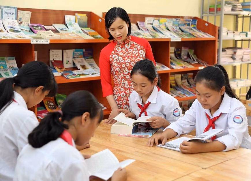 Ao Dai now is present in ceremonies and daily life, promoting the beauty of Vietnamese women (Photo: VNA)