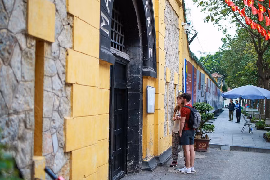 As of March 10, a series of historical and cultural relic sites in Hanoi, such as Temple of Literature, Maison Centrale, Ngoc Son (Jade Mountain) Temple are temporarily closed for disinfection (Photo: Minh Son/Vietnam+)