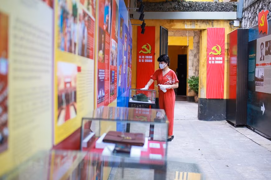 Hoa Lo prison (Maison Centrale) has been closed since 13:00 on March 9 as it had earlier welcomed two British tourists who are tested positive for SARS-CoV-2 (Photo: Minh Son/Vietnam+)