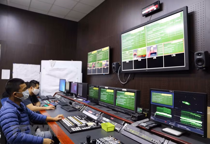 Lessons are available on Hanoi TV Channel 1 daily (Photo: VNA)