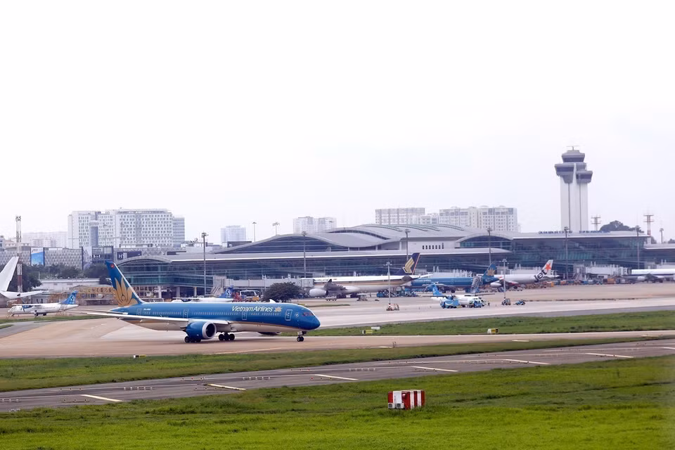 Under the adjusted plan for Tan Son Nhat International Airport, by 2030, it is expected to serve 50 million passengers each year, as well as 800,000-1 million tonnes of cargo. (Photo: VNA)