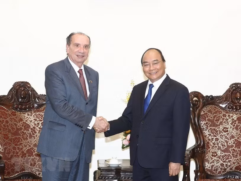 Prime Minister Nguyen Xuan Phuc receives Brazilian Foreign Minister Aloysio Nunes Ferreira during his visit to Vietnam, September 11, 2017 (Photo: VNA)