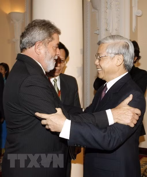 National Assembly Chairman Nguyen Phu Trong meets with Brazilian President Luiz Inácio Lula da Silva during his official visit to Vietnam, Hanoi, July 10, 2008 (Photo: VNA)