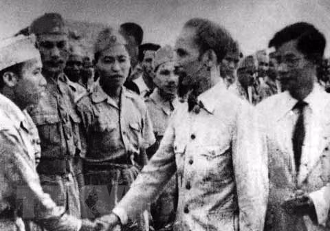 President Ho Chi Minh visits an army unit in Hanoi, 1947 (Photo: Archive)