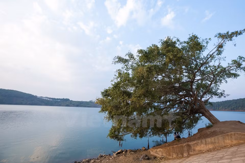Legend has it that water in the lake is the tears of villagers whose relatives were buried by lava in the past. Those tears formed streams which ​returned to the village and became a lake (Photo: VNA)
